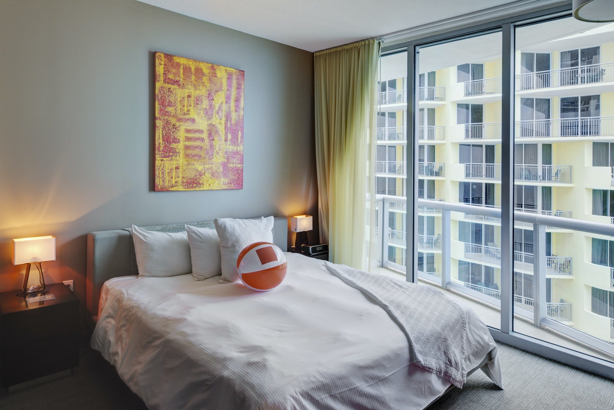 beach-ball-on-bed-in-hotel-room-e1641978210151