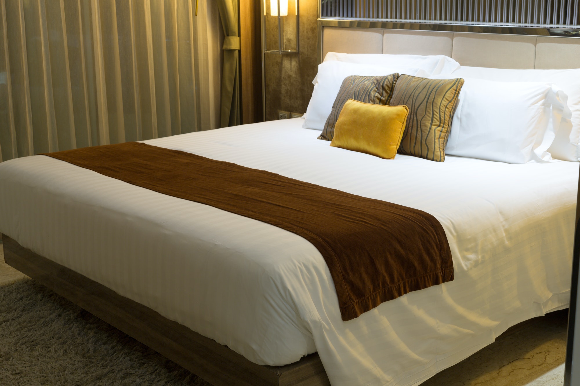 bed-in-the-hotel-1