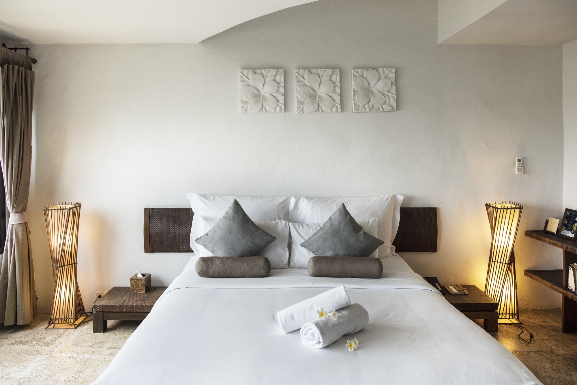 hotel-room-at-a-luxury-resort-2